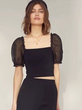 Wilfred Aritzia top black XS puff short sleeves cropped